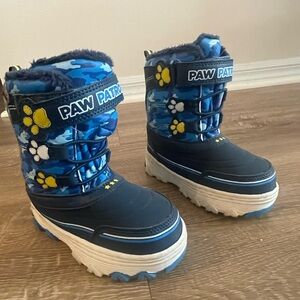 Boys Size 9 Paw Patrol snow boots.